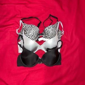 3 Victoria’s Secret bras